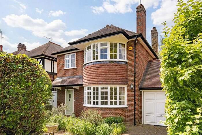 3 Bedroom Property To Rent In Lauderdale Drive, Richmond, TW10