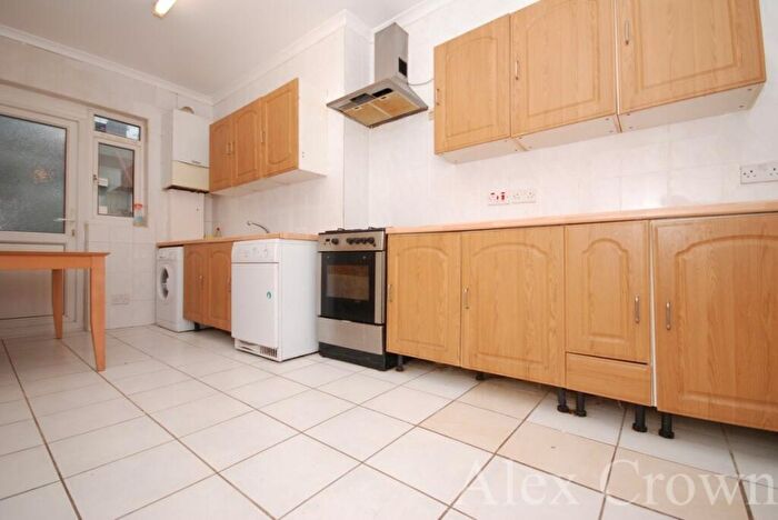 4 Bedroom Semi-Detached House To Rent In Gainsborough Gardens, NW11