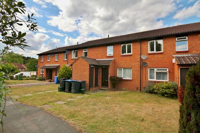 1 Bedroom Flat To Rent In Venton Close, Woking, Surrey, GU21