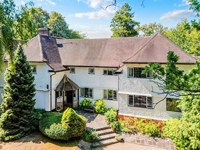 7 Bedroom Detached House For Sale In How Lane, Chipstead, CR5