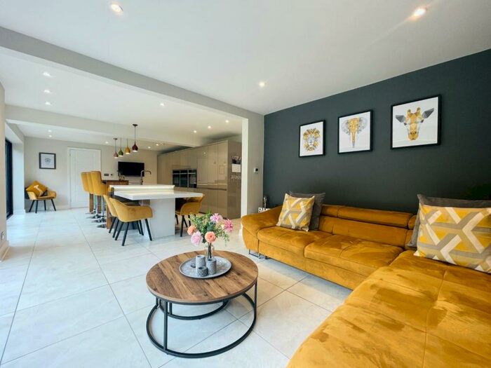 5 Bedroom Detached House For Sale In Lumby, Leeds, LS25