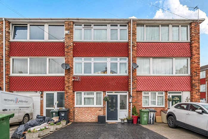 5 Bedroom House For Sale In Cadogan Avenue, Dartford, Kent, DA2