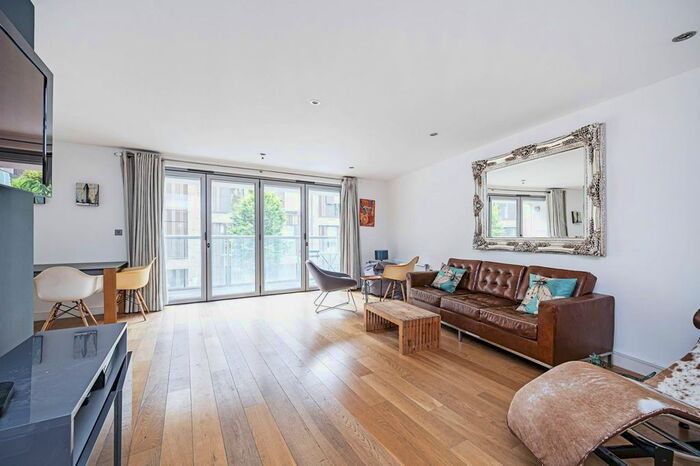 2 Bedroom Flat To Rent In Featherstone Street, City, London, EC1Y