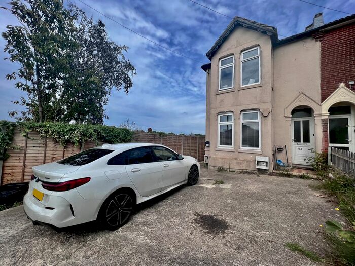 2 Bedroom Maisonette To Rent In Bond Road, Southampton, SO18