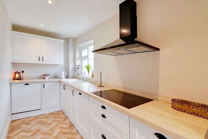 4 Bedroom Detached House For Sale In Clifton Avenue, Benfleet, SS7