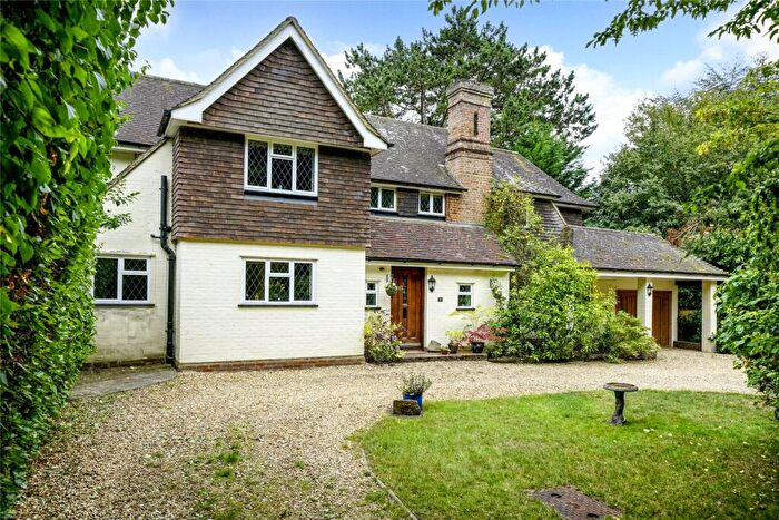 4 Bedroom Detached House For Sale In Green Lane Close, Harpenden, AL5