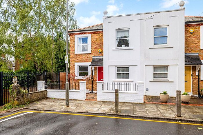 4 Bedroom Semi-Detached House For Sale In Amerland Road, Putney, London, SW18