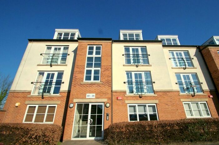 2 Bedroom Flat To Rent In Henconner Lane, Bramley, Leeds, West Yorkshire, LS13