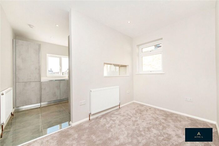 3 Bedroom Flat To Rent In Harold Road, London, E11