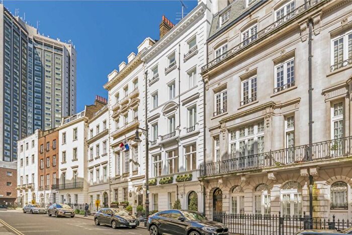 1 Bedroom Flat To Rent In Hertford Street, Mayfair, W1J