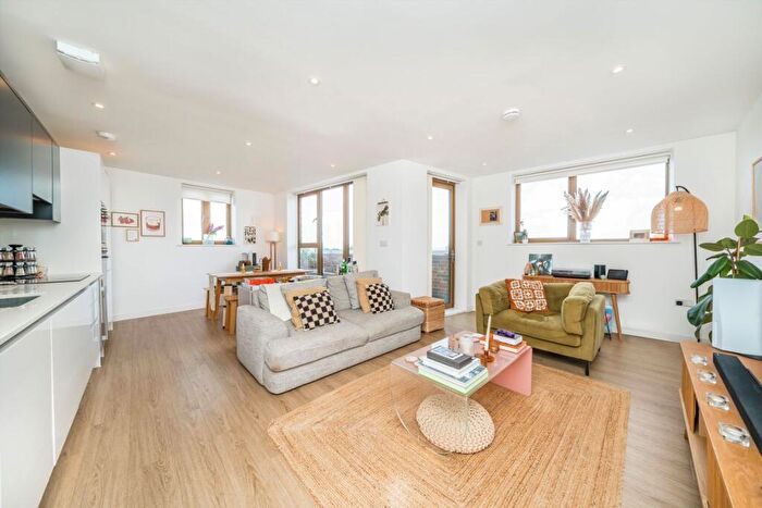 2 Bedroom Flat For Sale In Streatham Road, Mitcham, CR4