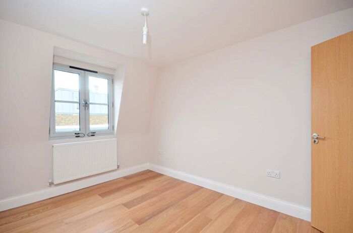 2 Bedroom Flat To Rent In Choumert Road, Peckham, London, SE15