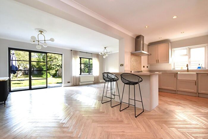 4 Bedroom Semi-Detached House For Sale In Southborough Lane, Bromley, BR2