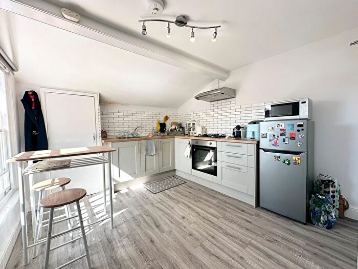 1 Bedroom Flat To Rent In New Road, Chippenham, SN15