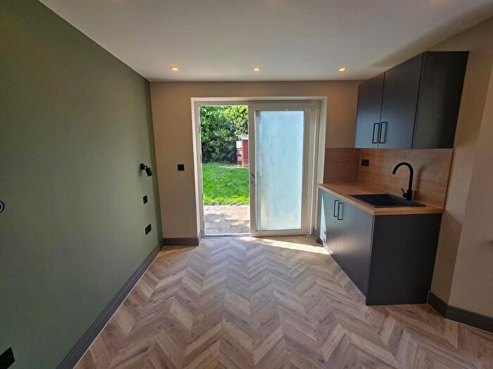 Studio To Rent In London Road, Ewell, KT17