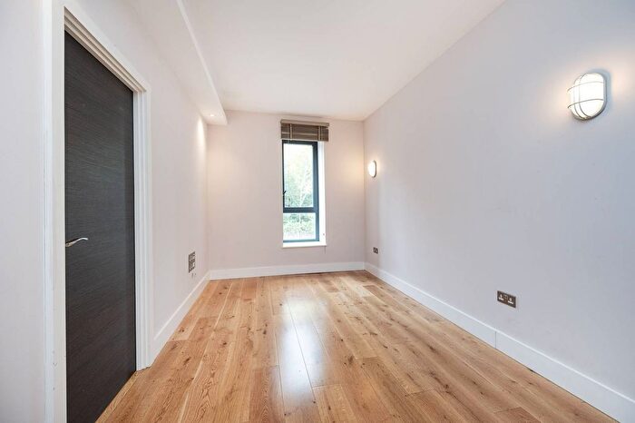 1 Bedroom Flat To Rent In Wilmer Place, Stoke Newington, London, N16