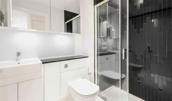 2 Bedroom Flat To Rent In Deacon Street, Elephant And Castle, London, SE17