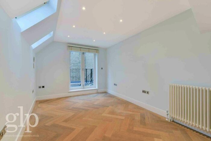 1 Bedroom Flat To Rent In Brewer Street, Soho, W1F
