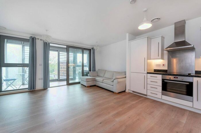 2 Bedroom Flat To Rent In Westgate House, Brentford, TW8