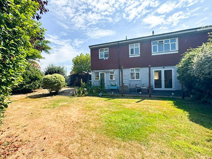 4 Bedroom End Of Terrace House To Rent In Bilton Way, London, EN3