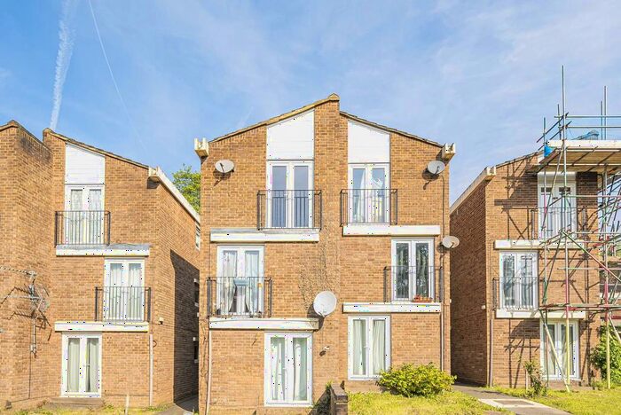 2 Bedroom Flat To Rent In Stonegrove Gardens, Stanmore, Edgware, HA8