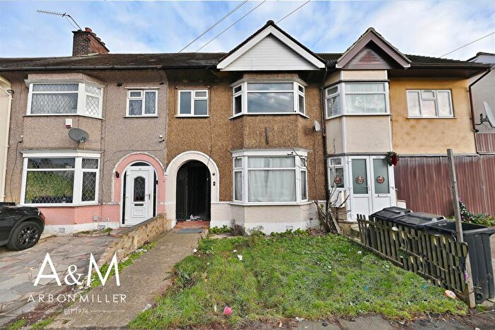 3 Bedroom Terraced House For Sale In Springfield Drive, Newbury Park, IG2