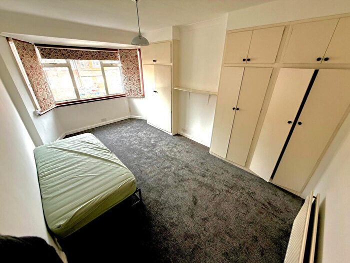 1 Bedroom Semi-Detached House To Rent In Cleveland Gardens, London, NW2
