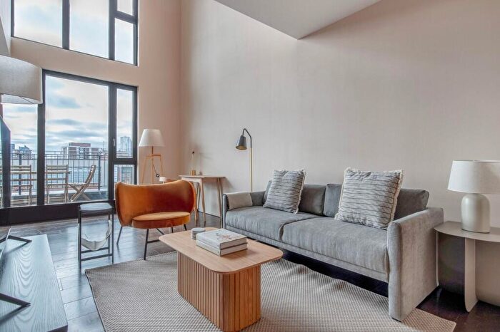 914 Bedroom Apartment To Rent In De Beauvoir Crescent, London, N1