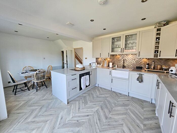 3 Bedroom Semi-Detached House For Sale In Kingsley Road, Bishops Tachbrook, Leamington Spa, CV33