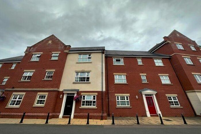 2 Bedroom Flat To Rent In Manor Gardens Close, Loughborough, LE11