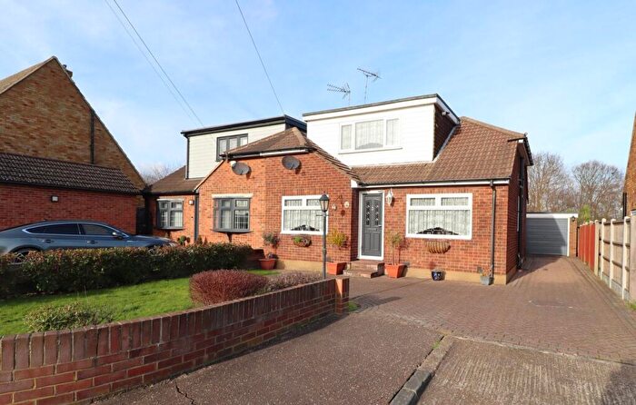 3 Bedroom Semi-Detached House For Sale In Wren Close, Leigh-on-Sea, SS9