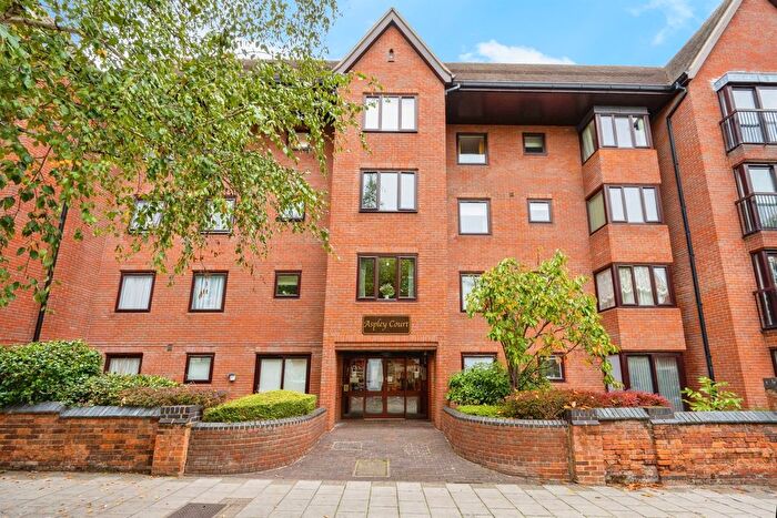 2 Bedroom Flat For Sale In Warwick Avenue, Bedford, MK40