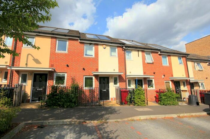 2 Bedroom House To Rent In Tay Road, Tilehurst, Reading, Berkshire, RG30