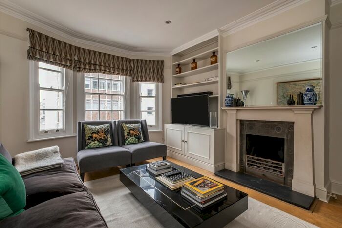 3 Bedroom Flat To Rent In Dorset Street, London, W1U