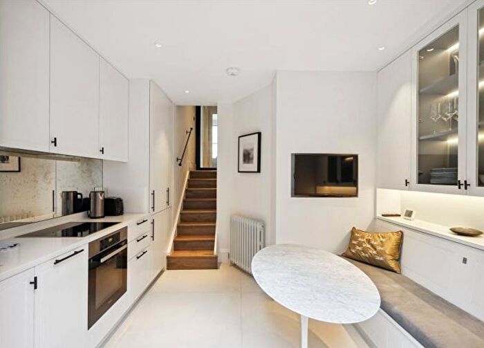 2 Bedroom Flat To Rent In Collingham Place, London, SW5