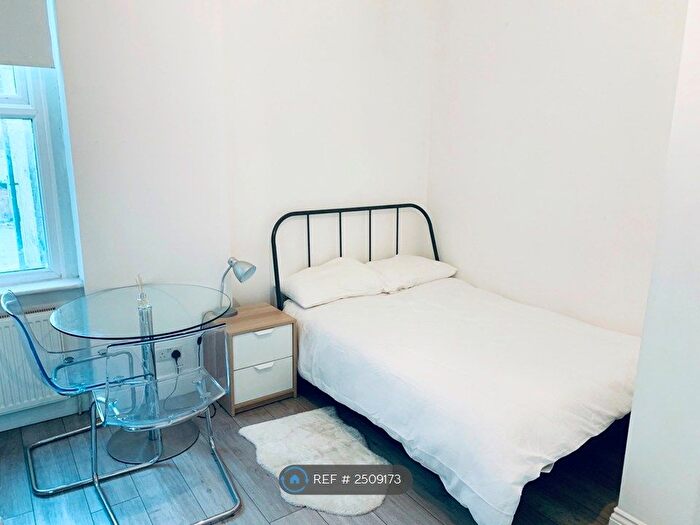 Studio To Rent In New Southgate, New Southgate, N11