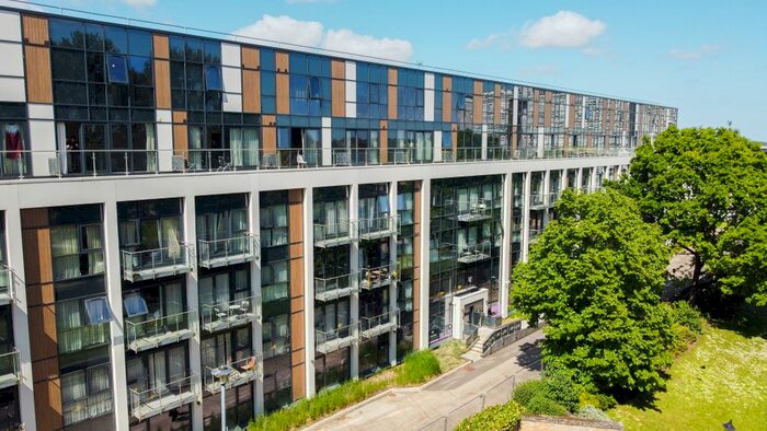 2 Bedroom Flat To Rent In Queens Dock Avenue, Hull, HU1