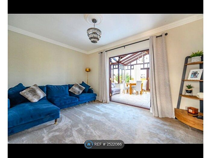 5 Bedroom Detached House To Rent In The Nook, Tingley, WF3