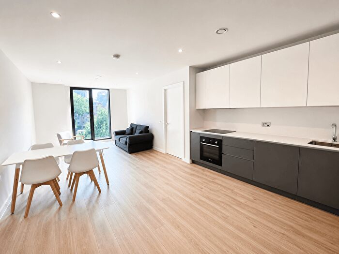 2 Bedroom Flat To Rent In Lakeview Rd, London, SE27