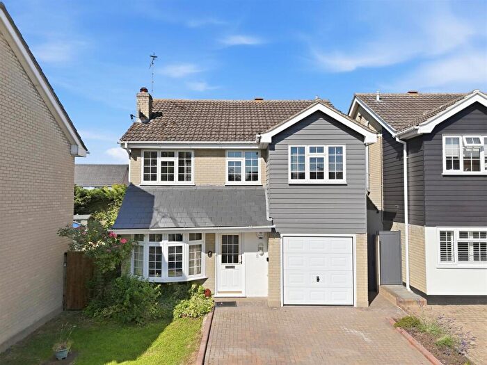 4 Bedroom Detached House For Sale In Post Meadow, Billericay, CM11