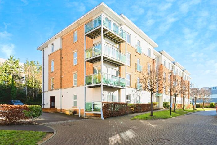 2 Bedroom Flat For Sale In Highbury Drive, Leatherhead, Surrey, KT22