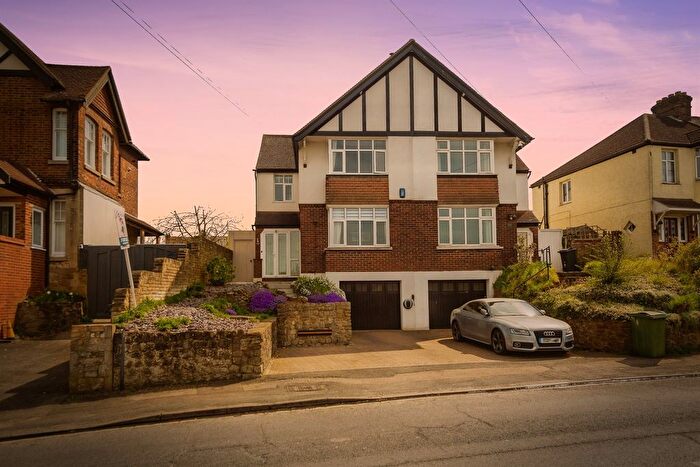 5 Bedroom Semi-Detached House For Sale In College Road, Maidstone, ME15
