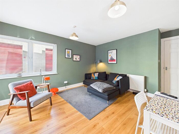 1 Bedroom Apartment To Rent In Royal Park Place, Edinburgh, Midlothian, EH8