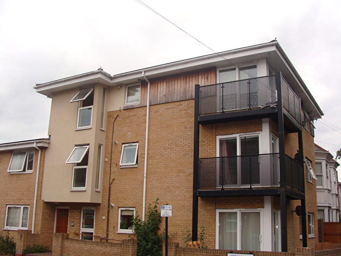 1 Bedroom Apartment To Rent In Millbrook Road East, Southampton, SO15