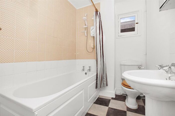 1 Bedroom Flat To Rent In Bathurst Gardens, Kensal Rise, London, NW10