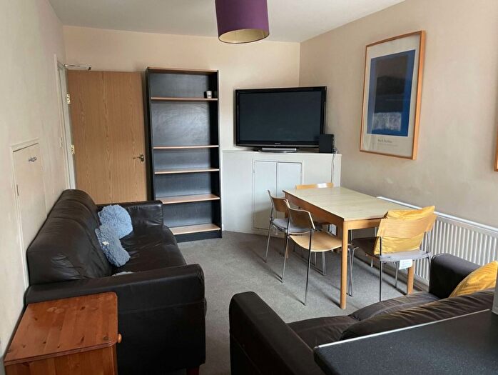 6 Bedroom Terraced House To Rent In Pitcroft Avenue, Reading, RG6