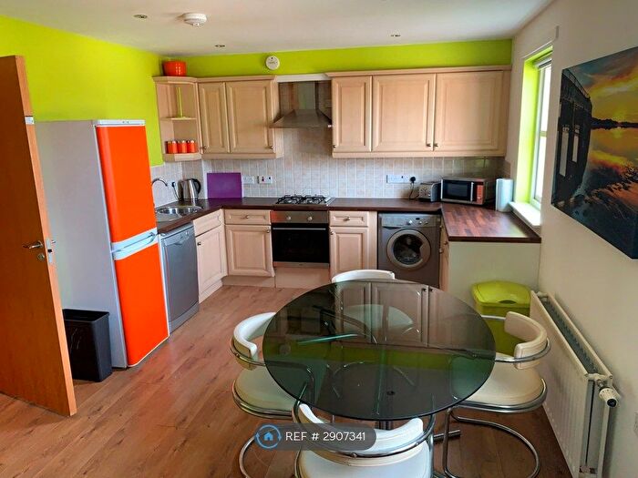 3 Bedroom Flat To Rent In Regent Walk, Aberdeen, AB24