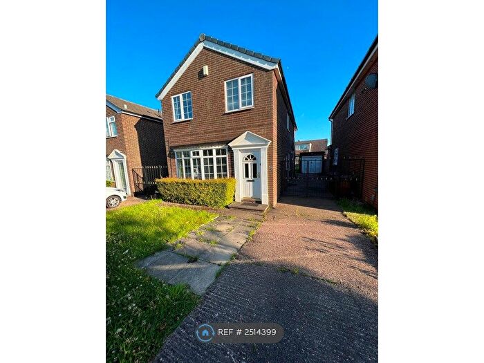 4 Bedroom Detached House To Rent In Red Hall Lane, Leeds, LS14