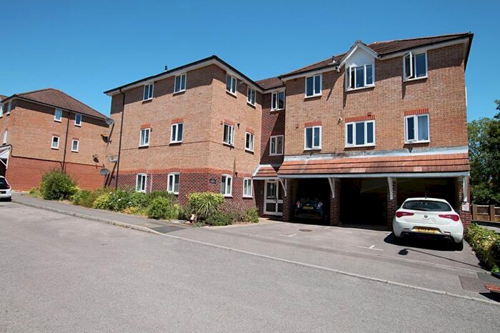 2 Bedroom Flat To Rent In Timor Close, Whiteley, Fareham, PO15