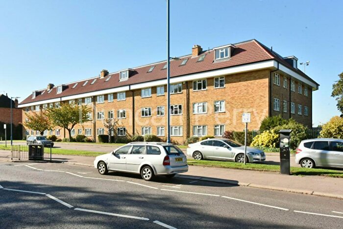 2 Bedroom Apartment To Rent In High Street, Potters Bar, Herts, EN6